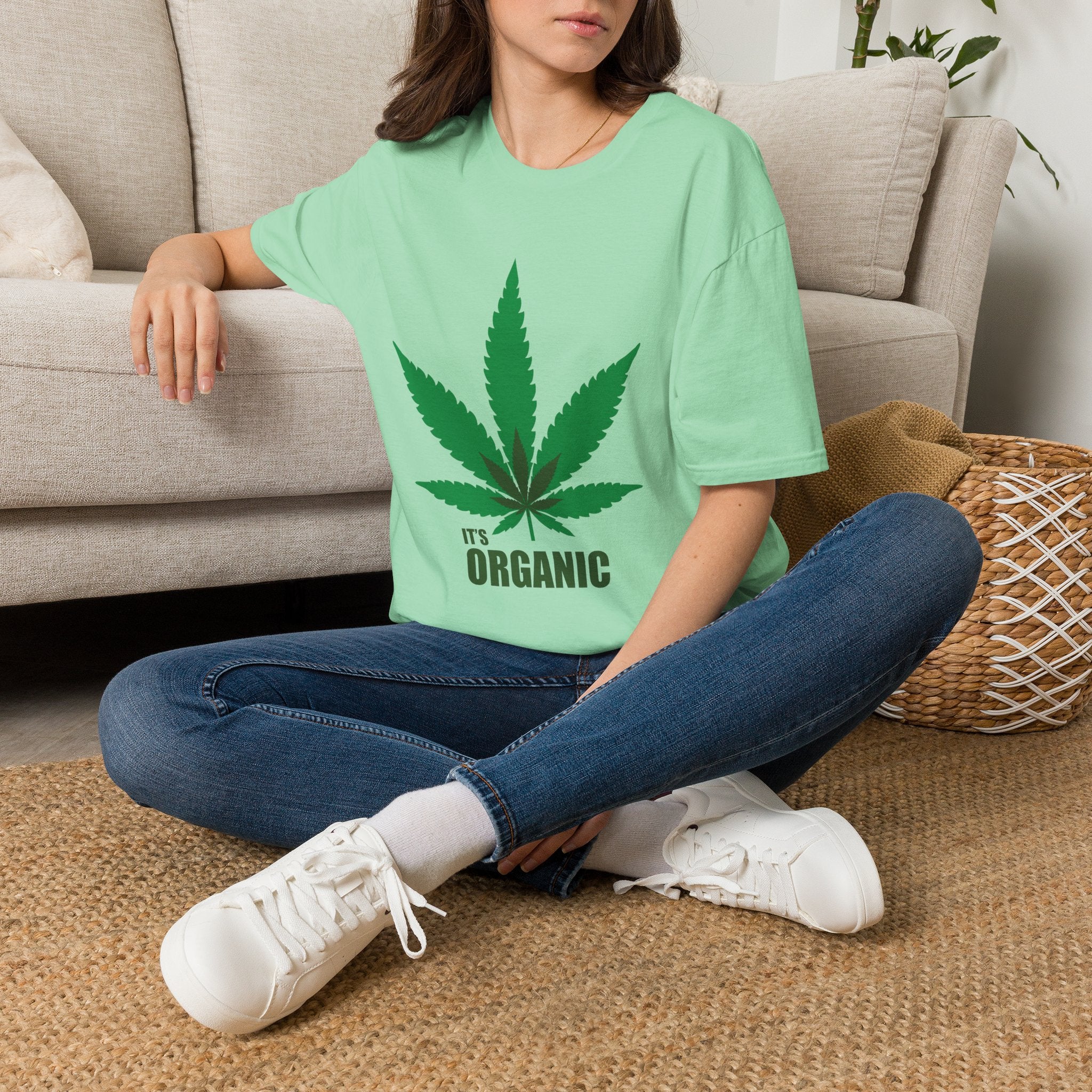 Wild'n'Free Cannabis Leaf T-Shirt – "It's Organic" Graphic Tee