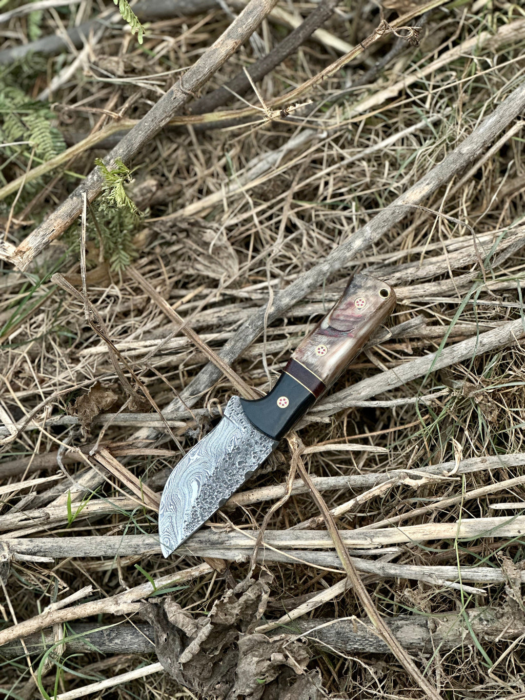 9" Damascus Steel Blade Hunting Knife with Sheep Horn/Resin Handle & Leather Sheath