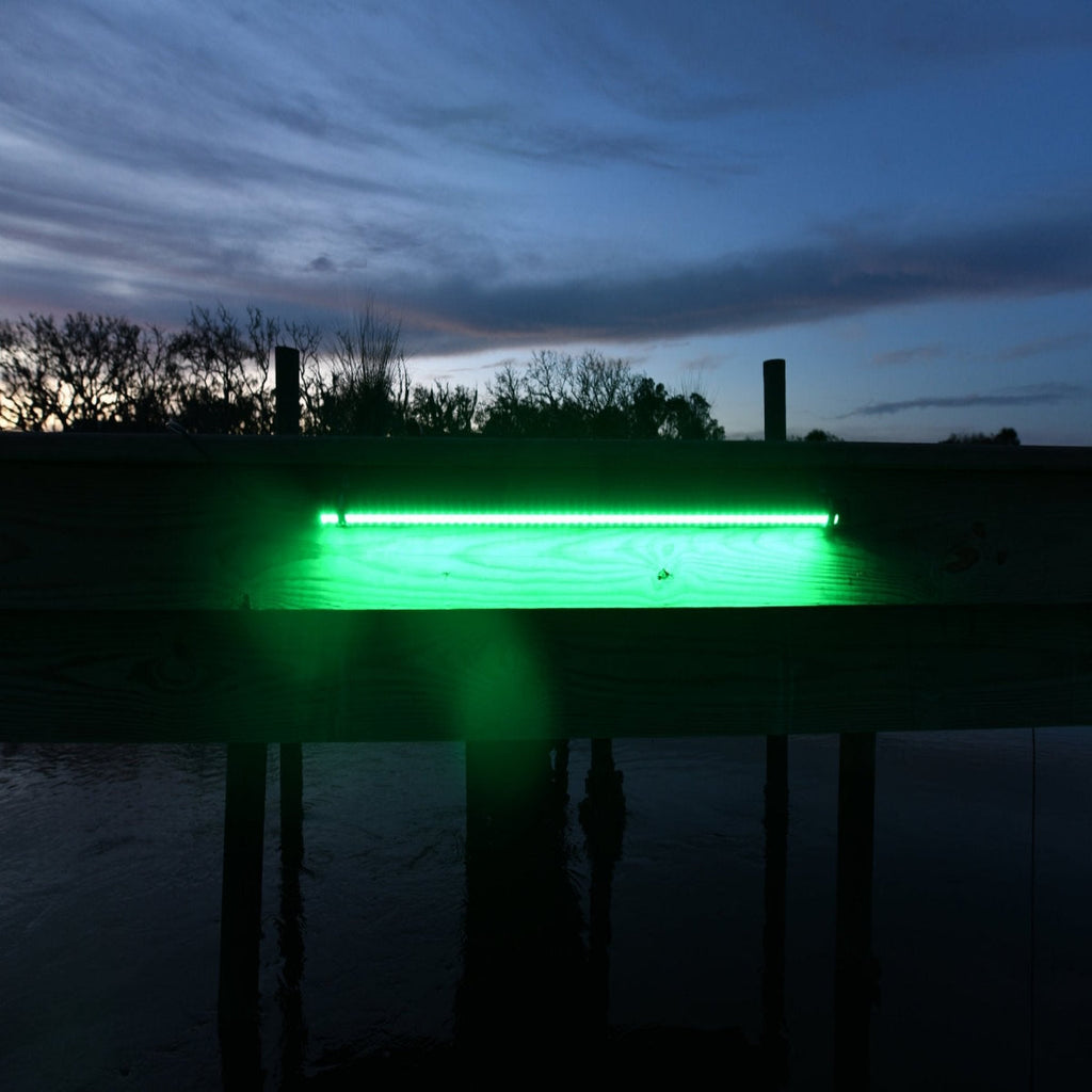 DM260G DockMaster Above Water Dock Light-Green